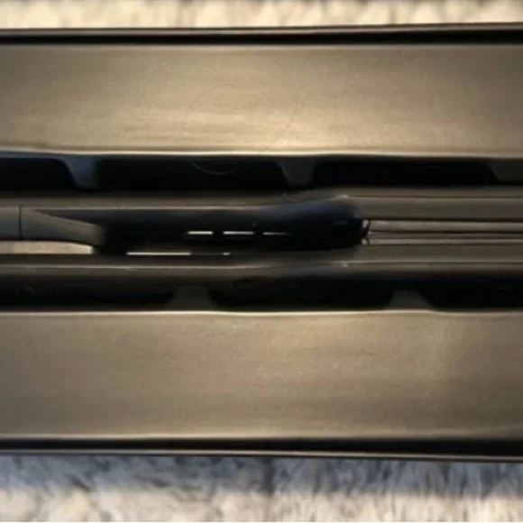 Bio Ionic OnePass Styling Iron - Black - Picture 2 of 2